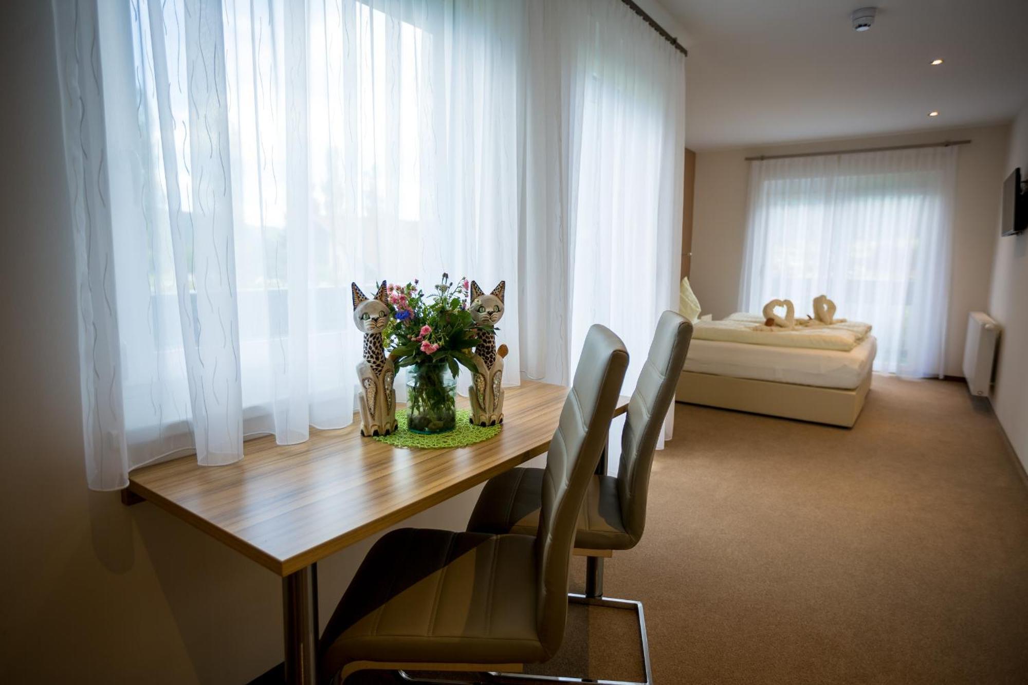 Gaestehaus Krappinger/Pizzeria Mamma Mia Ossiach Zewnętrze zdjęcie