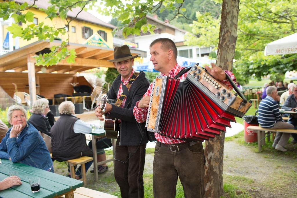 Gaestehaus Krappinger/Pizzeria Mamma Mia Ossiach Zewnętrze zdjęcie